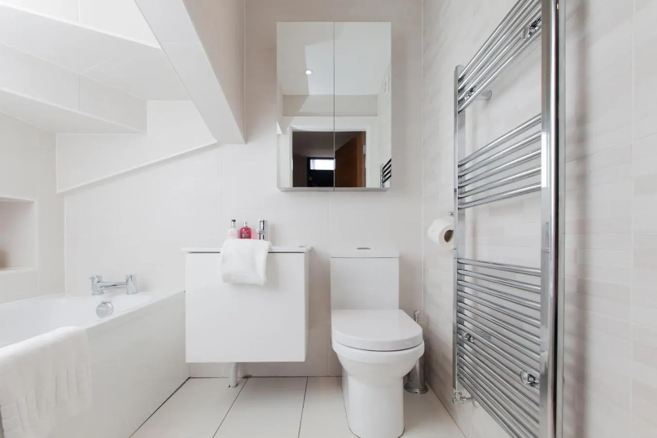 Stylish City Centre 2 Bed House - Amazing Location Edinburgh Apartment