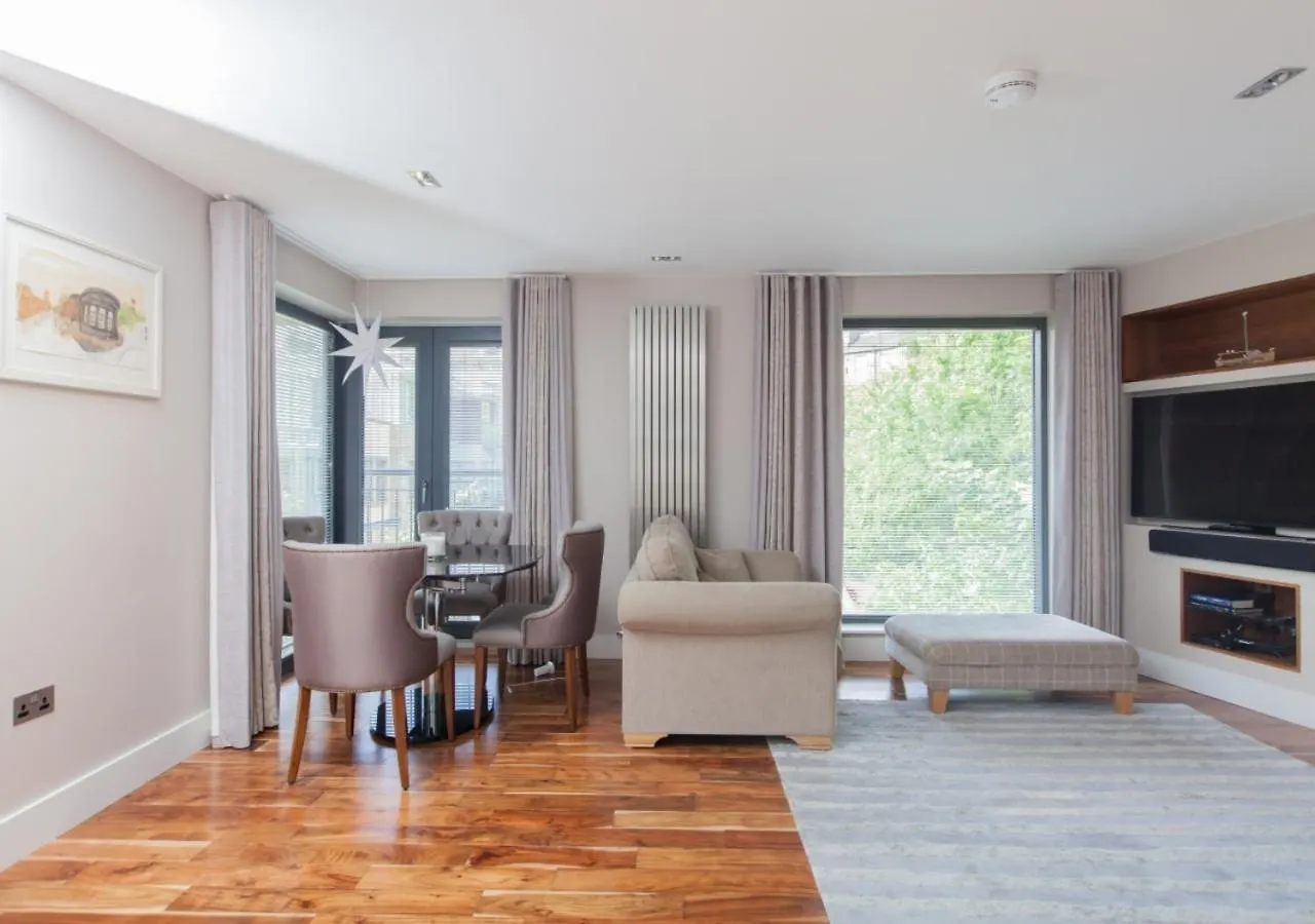 Stylish City Centre 2 Bed House - Amazing Location Edinburgh Apartment