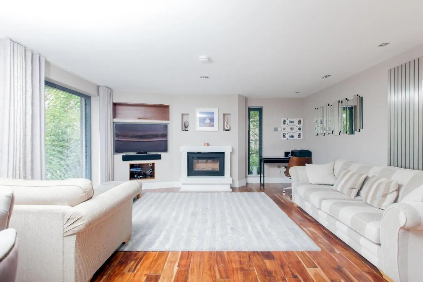 Stylish City Centre 2 Bed House - Amazing Location Edinburgh 0*,  United Kingdom