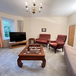  Apartment Spacious Flat Sleeps 8 Near Princes Street