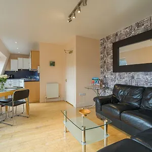  Apartment 2 Bedroom Central With Stunning Castle View
